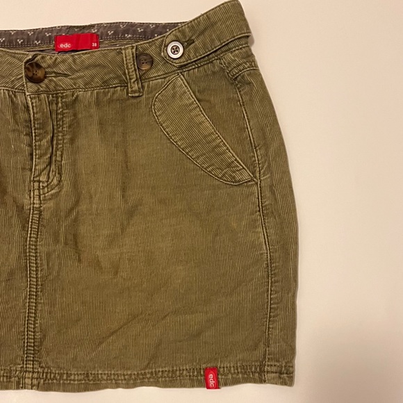 Green corduroy skirt from EDC by Esprit. Size 38 EU| 6 US- excellent condition. - Picture 2 of 4